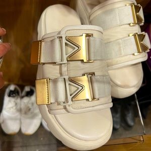 Bottega Veneta Flash $900